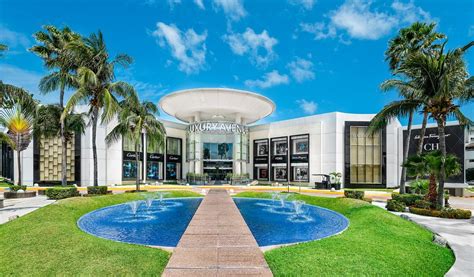 luxury avenue mall cancun.